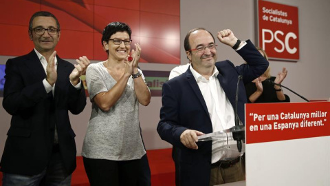 El candidato del PSC, Miquel Iceta, durante su valoración ante los medios de comunicación en la sede de los socialistas catalanes en Barcelona../ EFE