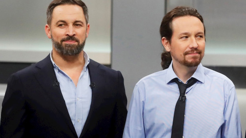 Los candidatos a la presidencia del Gobierno de Unidas Podemos Pablo Iglesias (d) y VOX Santiago Abascal, momentos antes del único debate electoral en el que participan todos los candidatos a la presidencia del Gobierno. EFE/Juan Carlos Hid