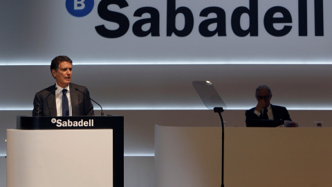 El Consejero Delegado del Banco Sabadell,Jose Guardiola,durante su intervención ante la Junta General Ordinaria de Accionistas celebrada en el ADDA de Alicante.EFE/MORELL