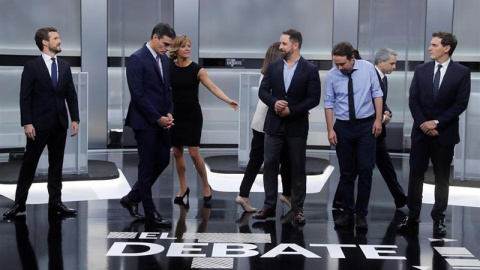 Los candidatos a la presidencia del Gobierno, momentos antes de empezar el debate. (JUAN CARLOS HIDALGO | EFE)