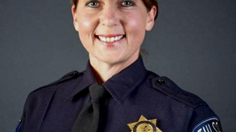 Fotografía facilitada por el Departamento de Policía de Tulsa que muestra a la agente Betty Shelby, quien mató a tiros a un hombre negro desarmado cuyo vehículo se había averiados en una carretera. EFE