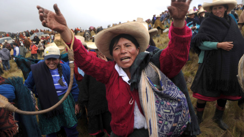 Una mujer andina protesta por el proyecto de la mina Conga en Cajamarca, Perú, en 2011. AFP