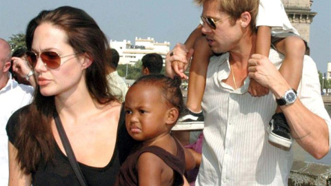 Fotografía de archivo de la actriz Angelina Jolie y del actor Brad Pitt con su hija Zahara y su hijo Maddox/EFE