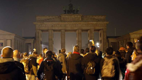 La Puerta de Brandeburgo durante la Hora del Planeta en 2014./Reuters