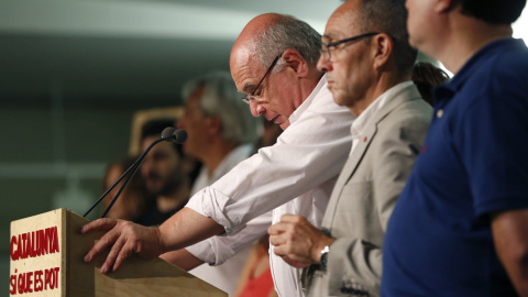 El candidato de Catalunya Sí que es Pot, Lluís Rabell, durante la rueda de prensa que ha ofrecido para valorar los resultados obtenidos en las elecciones catalanas. EFE/Alejandro