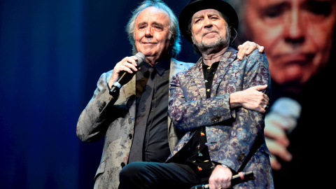 03/11/2019.- Joaquín Sabina y Joan Manuel Serrat durante su segundo de la gira “No hay dos sin tres”, en el estadio Movistar Arena en Buenos Aires (Argentina). EFE/Fabián Mattiazzi