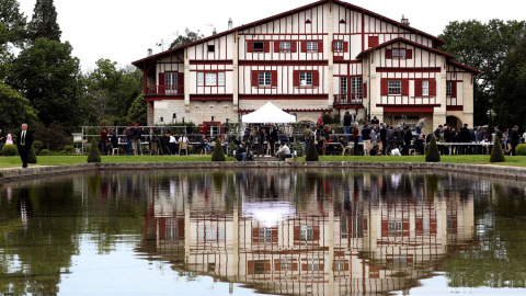 La Villa Arnaga en la localidad vascofrancesa de Cambo-les-Bains, lugar de la conferencia de personalidades políticas internacionales para avalar el final de ETA. EFE/ Juan Herrero