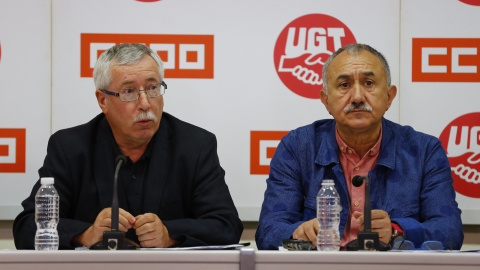 Los secretarios generales de UGT, Pepe Álvarez, y de CCOO, Ignacio Fernández Toxo. EFE/J.P.Gandul