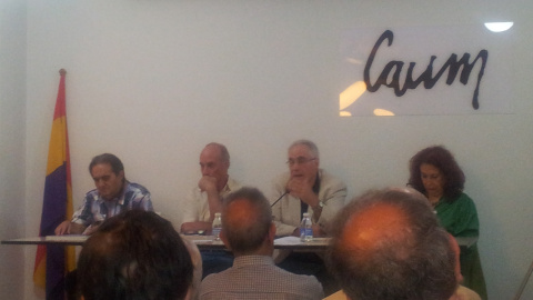 Francisco Delgado, presidente de Europa Laica; Francisco Frutos, ex secretario general del PCE y Lidia Falcón, presidenta del partido Feminista en la presentación de "Es la hora de la III República".