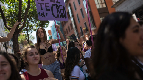 Miles de estudiantes se manifiestan frente al Ministerio de Justicia, en Madrid, contra la sentencia a 'La Manada'.-JAIRO VARGAS