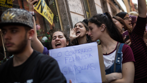 Miles de estudiantes se manifiestan frente al Ministerio de Justicia, en Madrid, contra la sentencia a 'La Manada'.-JAIRO VARGAS