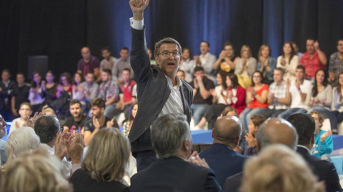 El candidato del PP a la Presidencia de la Xunta, Alberto Núñez Feijóo durante el mitin celebrado ayer en Ourense. /EFE