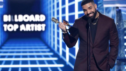 El rapero Drake al recibir el premio para el mejor artista en los Premios de la Música Billboard 2019, en Las Vegas. REUTERS/Mario Anzuoni