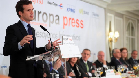 El presidente del Partido Popular, Pablo Casado, durante el desayuno informativo que protagonizó hoy en un hotel de Madrid.EFE/Fernando Alvarado