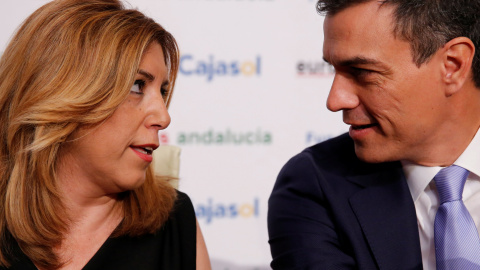 La presidenta andaluza, Susana Díaz, con el líder del PSOE, Pedro Sánchez, en un desayuno informativo el pasado mes de junio, antes de las elecciones del 26-J. REUTERS