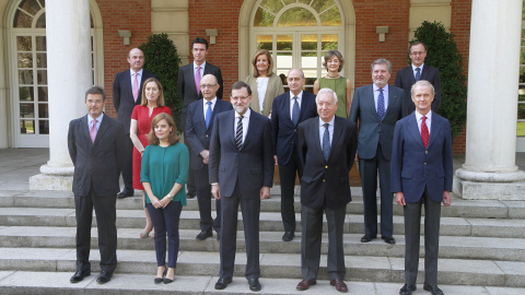 Foto de familia de los miembros del Gobierno de Mariano Rajoy. LA MONCLOA