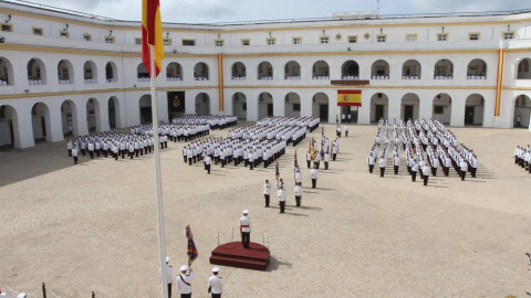 El Tercio de Armada despide a su comandante en la celebración de su pase a la reserva, en el Cuartel de San Carlos-Batallones de Marina (San Fernando). ARMADA