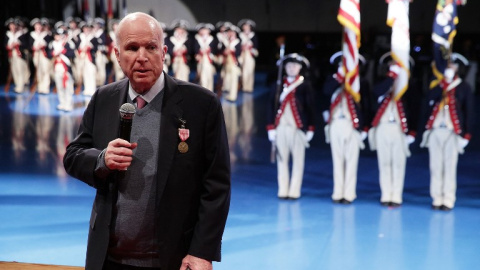 Fotografía de archivo del senador republicano John McCain. - AFP