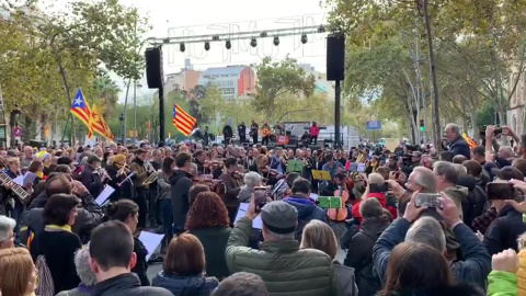 Tocan el 'Cant de la Senyera' en el acto de Tsunami DemocrÃ tic