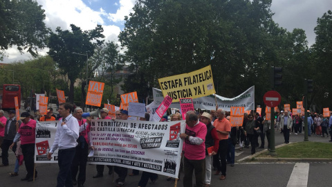 Manifestación en Madrid de los afectados por las estafas de Fórum y Afinsa. / @ADICAE