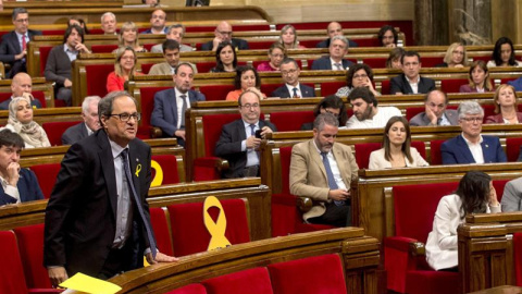 El candidat a la investidura, Quim Torra, en el moment d'emetre el seu vot, en la sessió d'aquest dissabte al Parlament. EFE / Quique García.