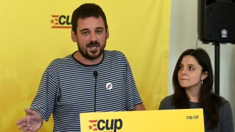 Lluc Salellas i Maria Sirvent, expliquen la decisió del Consell Nacional de la CUP sobre la investidura de Quim Torra com a president de la Generalitat / EFE Santi Iglesias