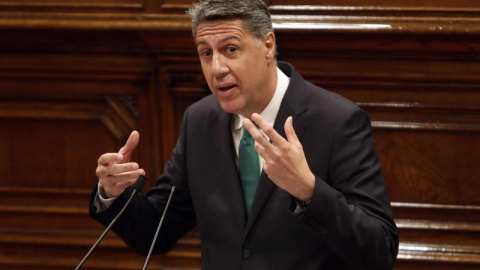 El líder del PPC, Xavier García Albiol, durante su intervención ante el pleno del Parlament, donde se celebra la segunda sesión del debate de investidura. EFE/ Toni Albir