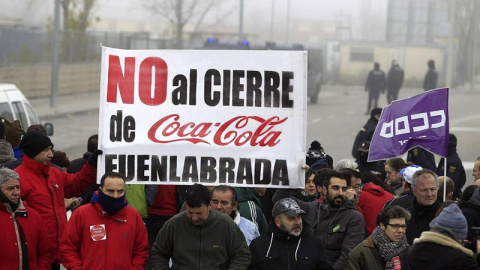 Los trabajadores de Coca-Cola protestan por el desmantelamiento de la planta de Fuenlabrada. /EFE