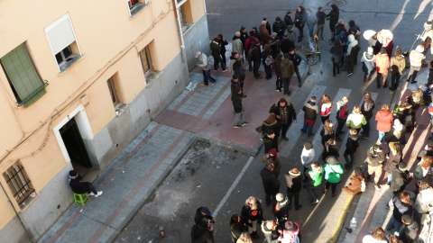 12/11/2019-. Decenas de personas en la calle en apoyo a Diego Catriel, en Guadalajara. / María Duarte