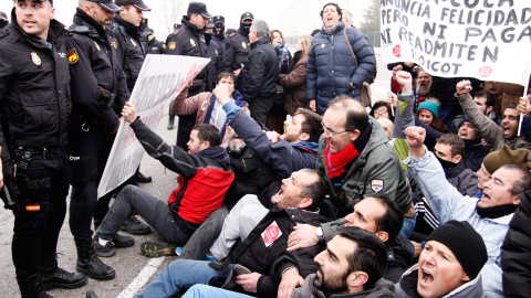 Trabajadores de Coca-Cola en Fuenlabrada protestan contra el desmantelamiento de la fábrica .- JAIRO VARGAS