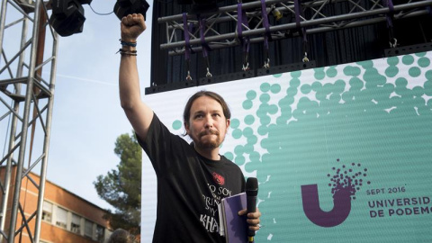 El líder de Podemos, Pablo Iglesias, durante la clausura hoy de la Universidad del partido en la Universidad Complutense de Madrid. EFE/Luca Piergiovanni