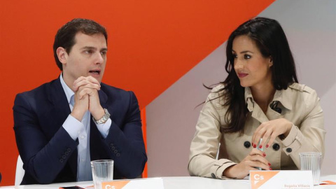 El líder de Ciudadanos, Albert Rivera, y la portavoz de Ciudadanos en el Ayuntamiento de Madrid y secretaria de Política Municipal del partido, Begoña Villacís, durante la reunión del Comité Permanente que la formación naranja ha mantenido 