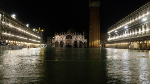 Vista de la plaza de San Marcos la noche del martes. REUTERS