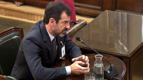 - Imagen capturada de la señal institucional del Tribunal Supremo, del comisario de los Mossos d'Esquadra Ferran López, durante una nueva sesión del juicio a la cúpula del "procés", este miércoles, en el Tribunal Supremo de Madrid. EFE/Trib