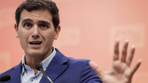 El presidente de Ciudadanos, Albert Rivera, durante la rueda de prensa posterior a la reunión de la Ejecutiva Nacional de su partido celebrada hoy en Madrid. EFE/Emilio Naranjo