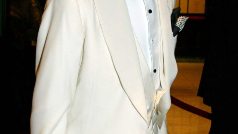 Tom Wolfe, con su icónico traje blanco, en una imagen de 2005. | REUTERS