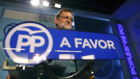 El líder del PP, Mariano Rajoy, durante la rueda de prensa ofrecida tras el Comité Ejecutivo Nacional del partido reunido hoy en la sede de la calle Génova, en Madrid, para analizar los resultados de las elecciones vascas y gallegas. EFE/J.