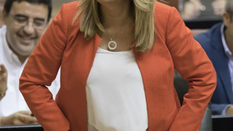 La presidenta andaluza, Susana Díaz, en su escaño durante un pleno del Parlamento regional. /EFE