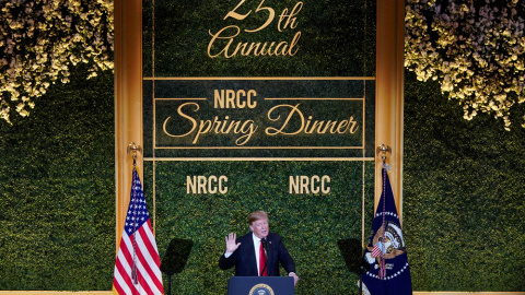 El presidente de los Estados Unidos, Donald Trump, habla en la cena anual de primavera del Comité del Congreso Nacional Republicano, en Washington. REUTERS / Joshua Roberts