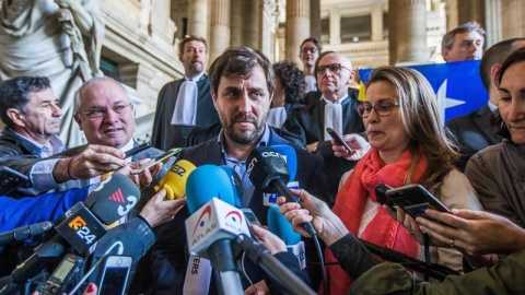 Lluís Puig, Toni Comín i Meritxell Serret s'adrecen als mitjans després de conèixer la decisió de la justícia belga de rebutjar l'euroordre d'extradició / EFE STEPHANIE LECOCQ