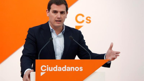 El líder de Ciudadanos, Albert Rivera, durante la rueda de prensa posterior a la reunión del Comité Permanente del partido celebrada en Madrid. EFE/Chema Moya