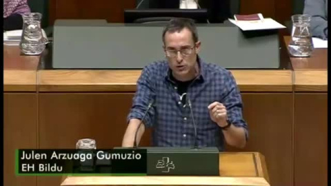 Un diputado de EH Bildu llama "nazis" y "asquerosos" a los representantes de la PolicÃ­a y Guardia Civil presentes en el hemiciclo 