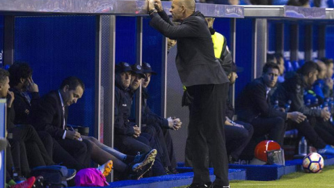 Paco Jemez, durante su último partido con el Granada. / EFE