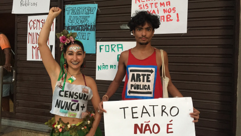 Manifestación contra la censura que tuvo lugar el 7 de octubre frente al Teatro público Glauce Rocha. / Luna Gámez