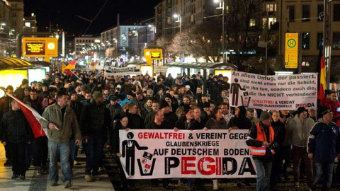 Manifestación convocada por Pegida el pasado lunes 12 de enero de 2015 en Dresde. / ARNO BURGI / EFE