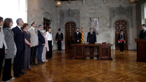 QUim Torra pren possessió com a president de la Generalitat en un acte de format reduït, amb el president del Parlament, el secretari del Govern i familiars convidats. EFE / Alberto Estévez