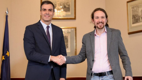 Pedro Sánchez y Pablo Iglesias minutos antes de firmar el preacuerdo de Gobierno PSOE-UP. /@PSOE