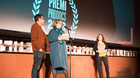 Jaume Grau, guionista, y Andrea Ferrando, realizadora, reciben el premio PRO-DOCS al Mejor Documental para Televisión de 2017.