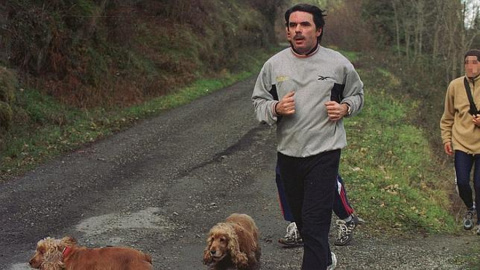 Aznar, en una fotografía de archivo haciendo footing. EFE