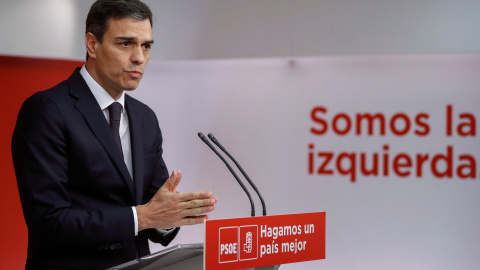 El líder del PSOE, Pedro Sánchez, en rueda de prensa ofrecida en la sede del Partido, tras la reunión mantenida con el presidente del Gobierno, Mariano Rajoy, en el Palacio de la Moncloa. EFE/ Emilio Naranjo